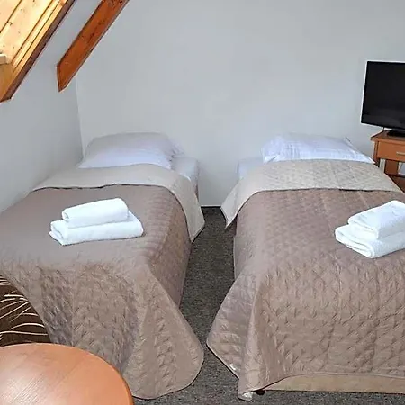 Pod Skarpa Inn
