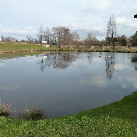 Pod Skarpa بيت ريفي *