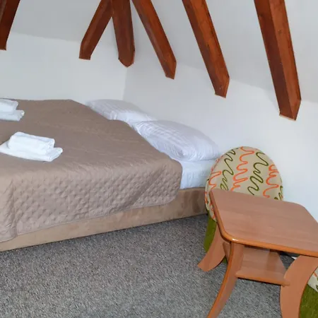 Pod Skarpa ميسواكوفيتسه