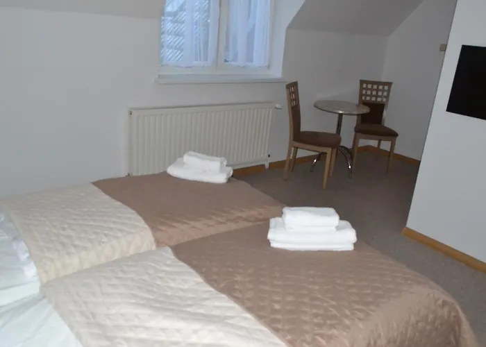 Pod Skarpa אורחן