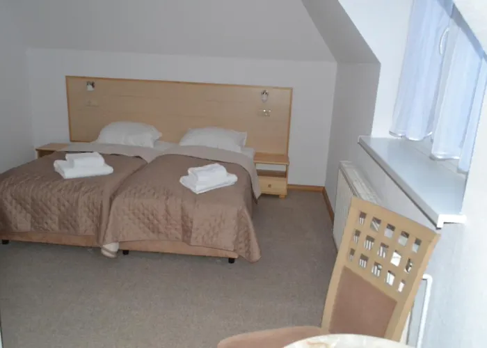 Pod Skarpa אורחן