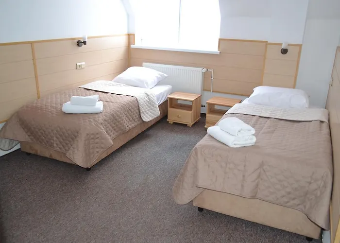 Pod Skarpa אורחן